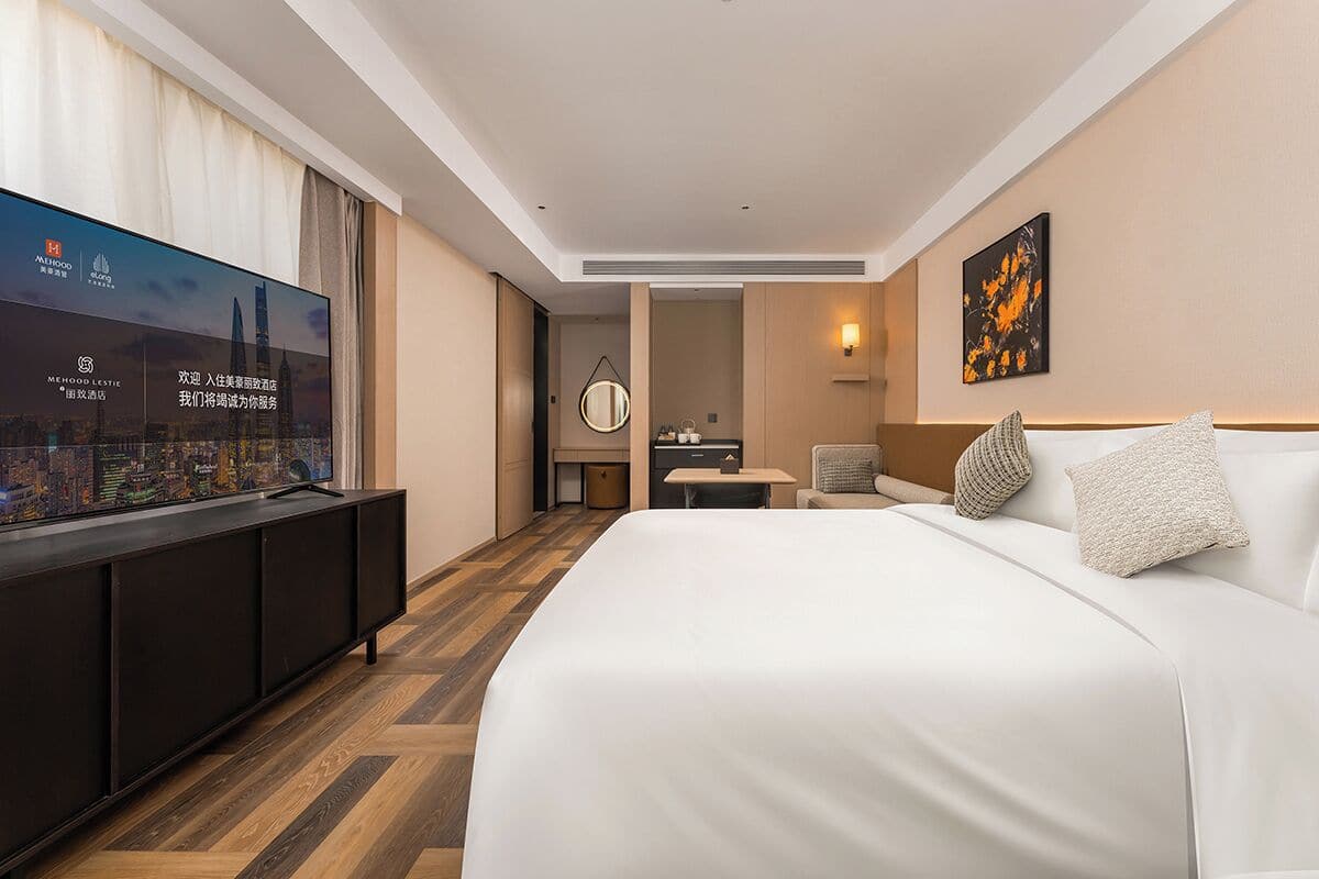 Phòng đôi Cao cấp, 1 giường cỡ king, không được mang vật nuôi, quang cảnh thành phố | Minibar với thức uống miễn phí, bàn, màn/rèm cản sáng 