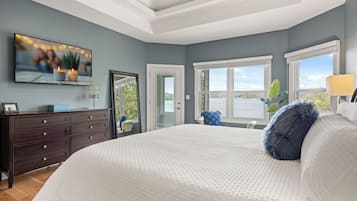 4 bedrooms, desk, iron/ironing board, travel crib