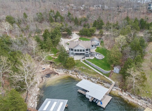 4BR Lakefront Home, 211’ Shoreline, Sunset Views, 4 MM on the Gravois Arm.