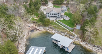 4BR Lakefront Home, 211’ Shoreline, Sunset Views, 4 MM on the Gravois Arm.