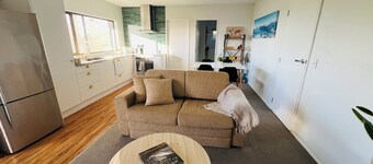Coastal Retreat - Near Beach and Shops