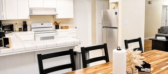 Roomy 3BR & 2BA Retreat with Laundry & King Bed