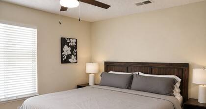 Roomy 3BR & 2BA Retreat with Laundry & King Bed
