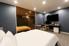 Soundproofing, free WiFi - Gamdong Hotel (Busan)
