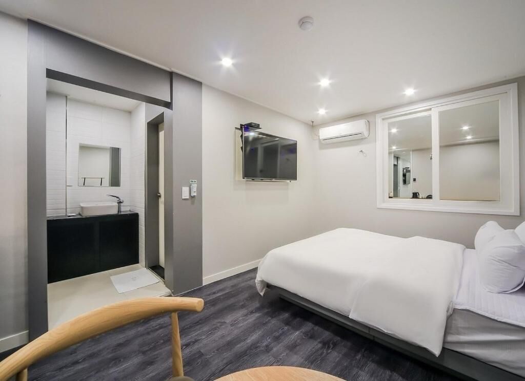 Deluxe Double Room, City View | Soundproofing, free WiFi