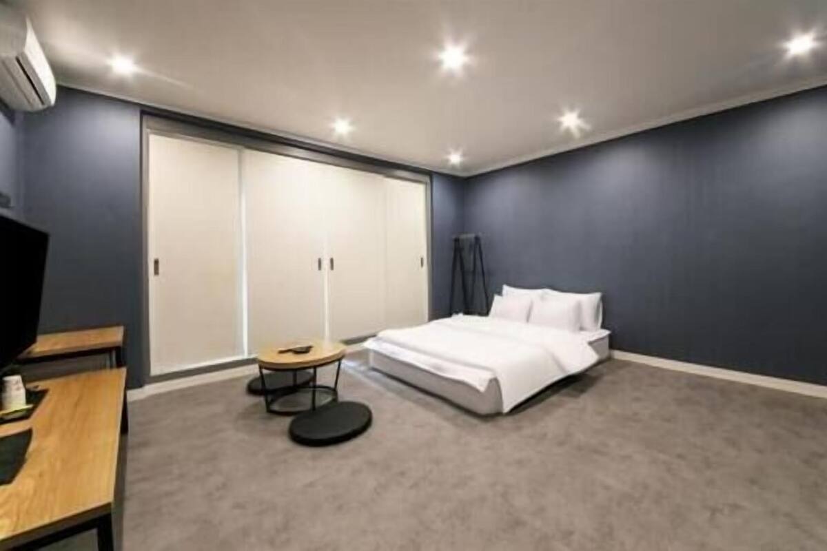 Habitación con 2 camas individuales, vistas a la ciudad | Sistema de insonorización y wifi gratis