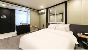 Deluxe Double Room, City View - Gamdong Hotel (Busan)