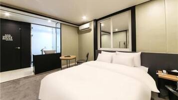 Deluxe Double Room, City View | Soundproofing, free WiFi