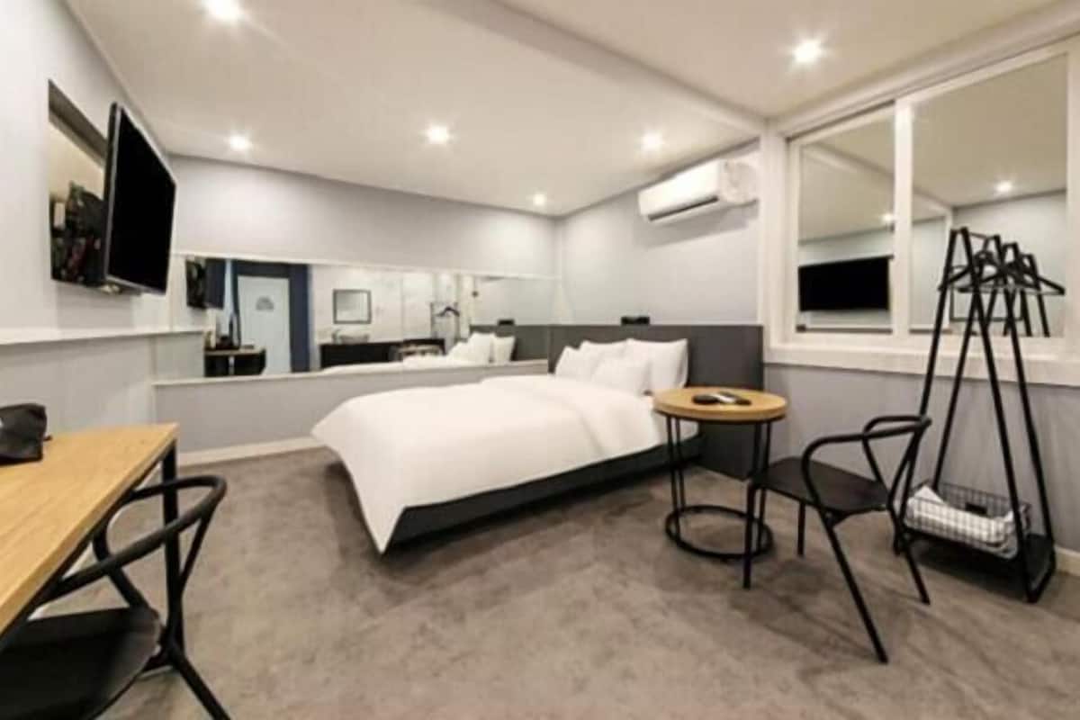 Habitación Deluxe doble, vistas a la ciudad | Sistema de insonorización y wifi gratis