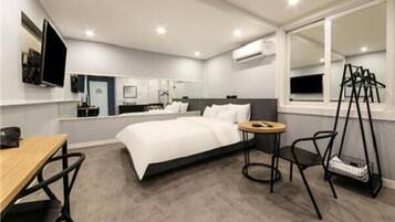 Deluxe Double Room, City View | Soundproofing, free WiFi