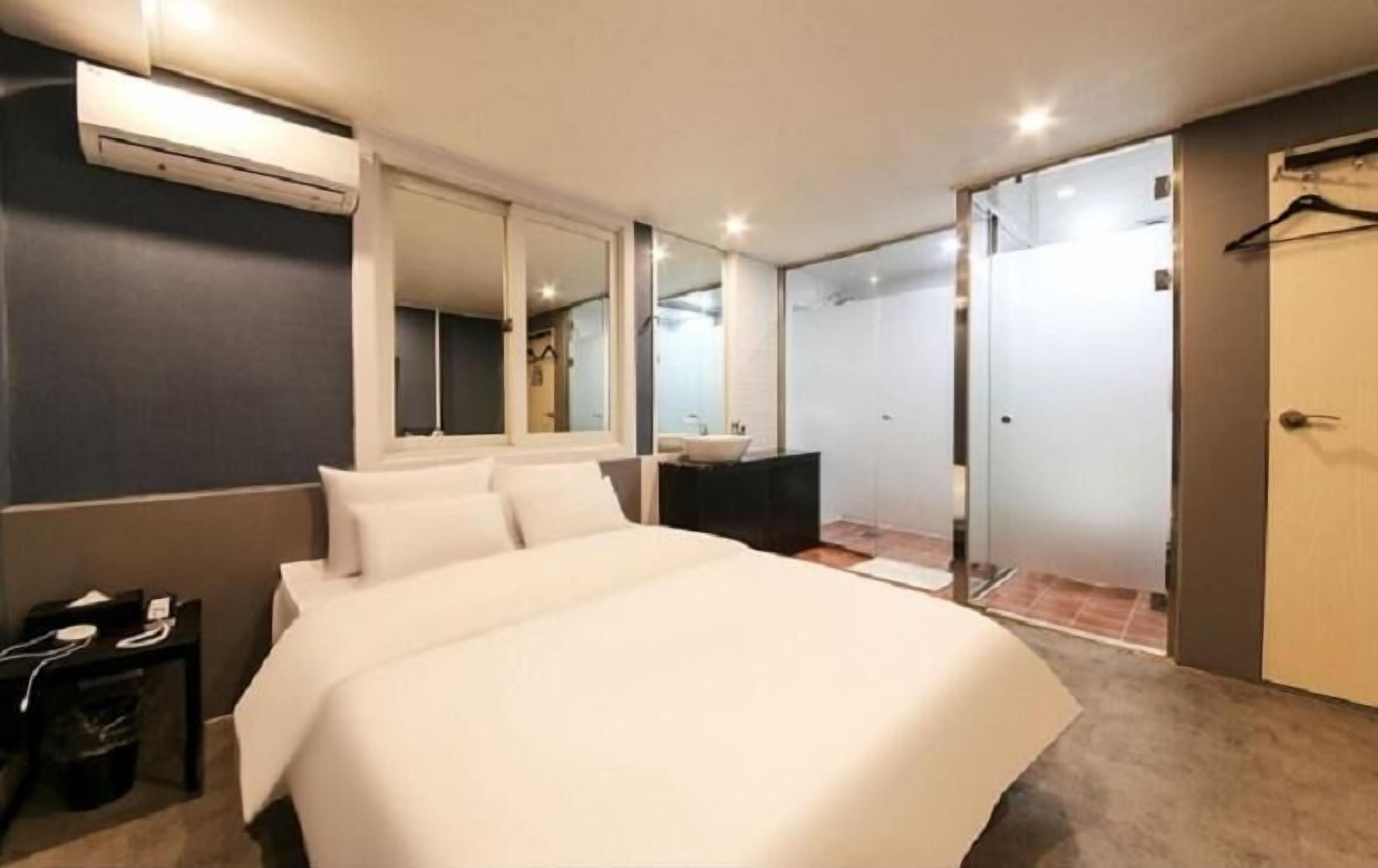 Quarto casal luxo, vista para a cidade | Quartos à prova de som, Wi-Fi de cortesia