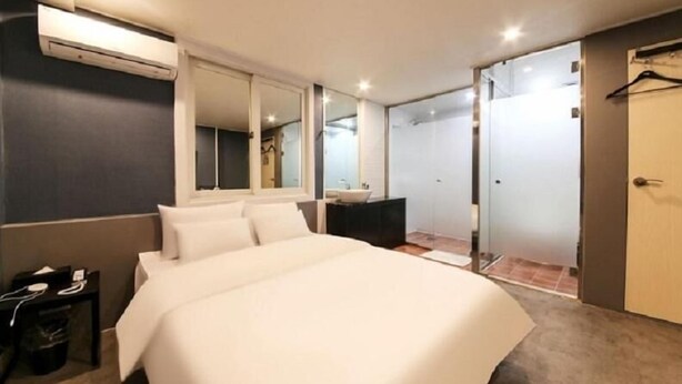 Deluxe Double Room, City View - Gamdong Hotel (Busan)