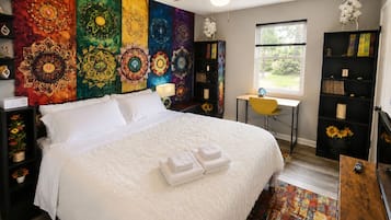 3 habitaciones, escritorio, tabla de planchar con plancha y wifi