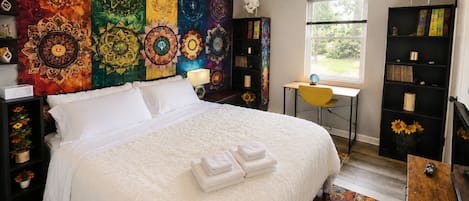 3 bedrooms, desk, iron/ironing board, WiFi