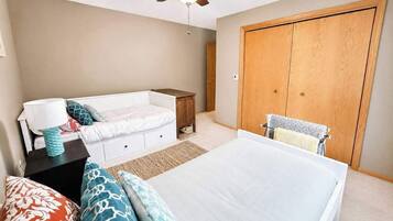 2 bedrooms, WiFi, bed sheets