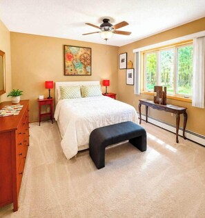 WiFi, bed sheets - Fenced-in Pet-Friendly Private Wooded Escape (Eagle River)