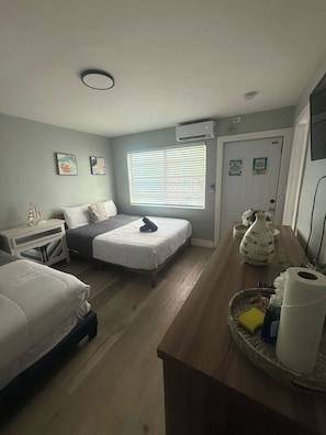 Room - 2 Beach Units for 6 | Patio + Free Parking (Hollywood)