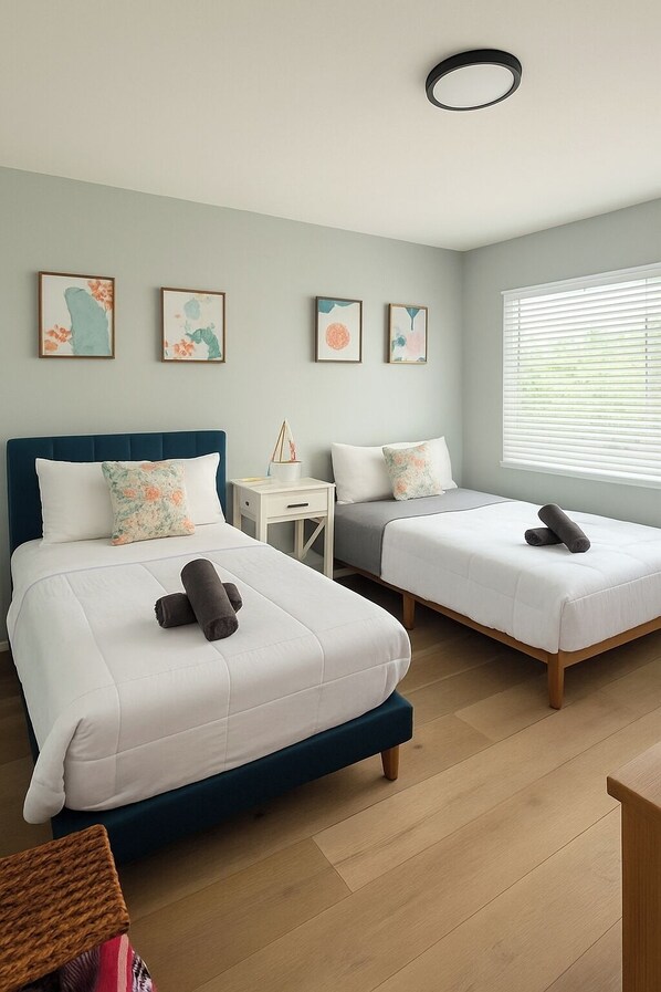 Room - 2 Beach Units for 6 | Patio + Free Parking (Hollywood)
