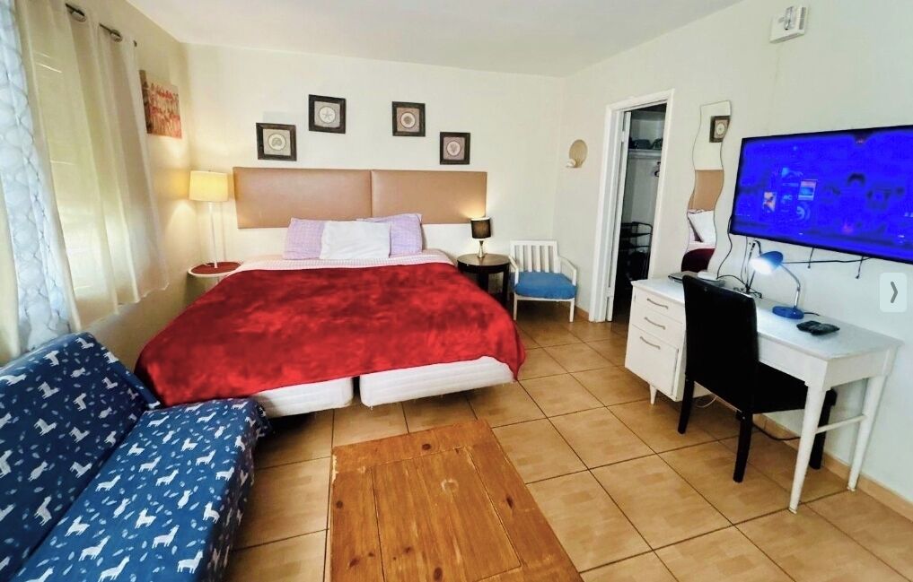 1 habitación, tabla de planchar con plancha, wifi y ropa de cama 