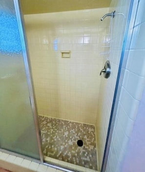 Bathroom - Modern 1BR Hollywood Studio - Enjoy Garden and BBQ (Hollywood)