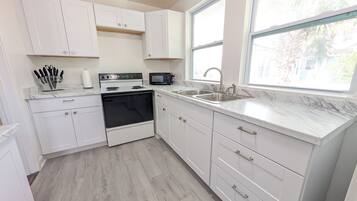 Coffee/tea maker, fridge, microwave, oven