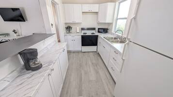 Coffee/tea maker, fridge, microwave, oven