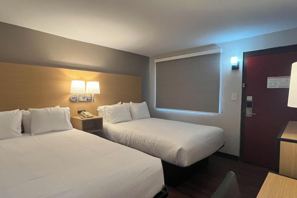 Premium bedding, desk, laptop workspace, WiFi (free)