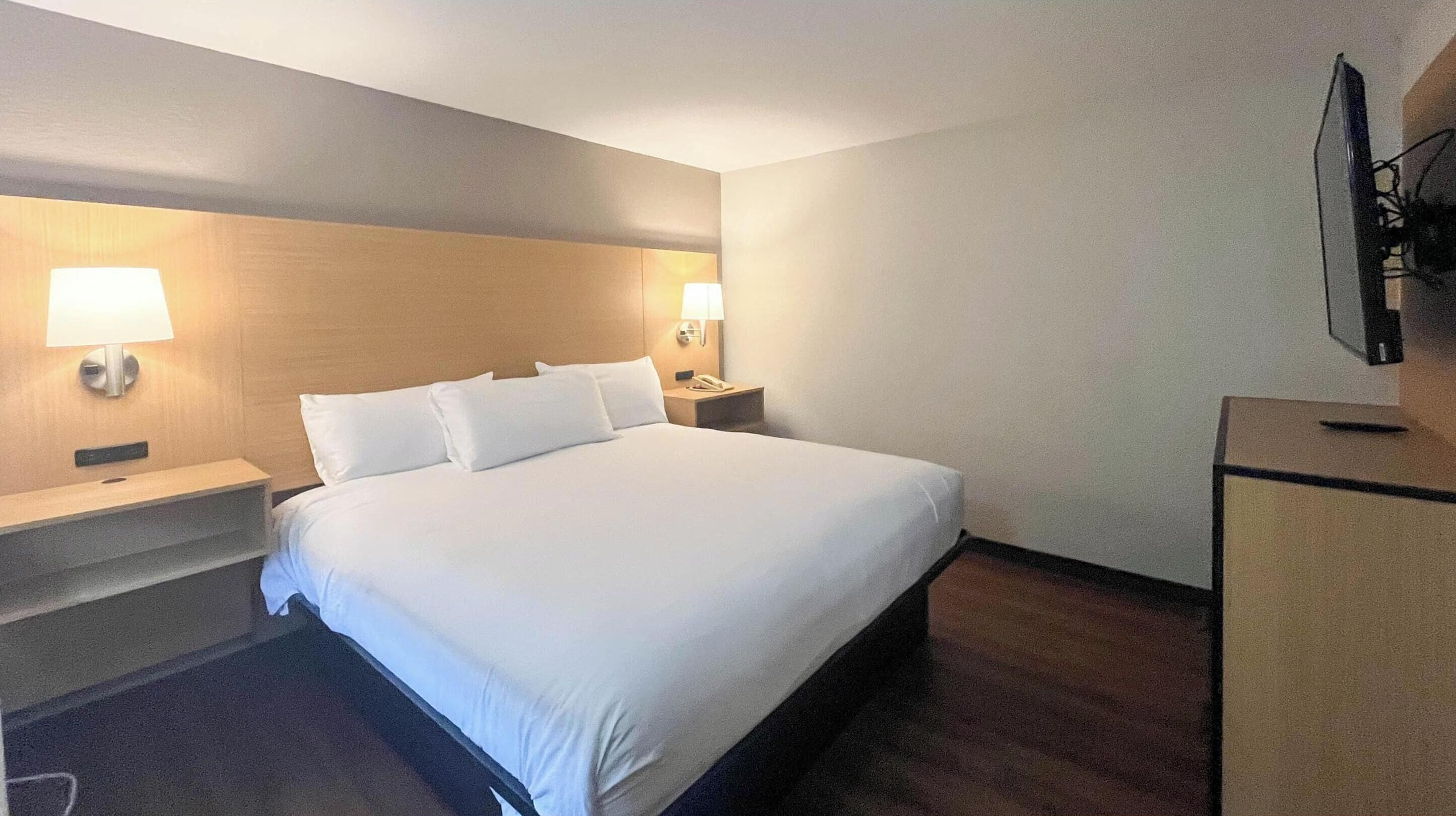 Premium bedding, desk, laptop workspace, WiFi (free)