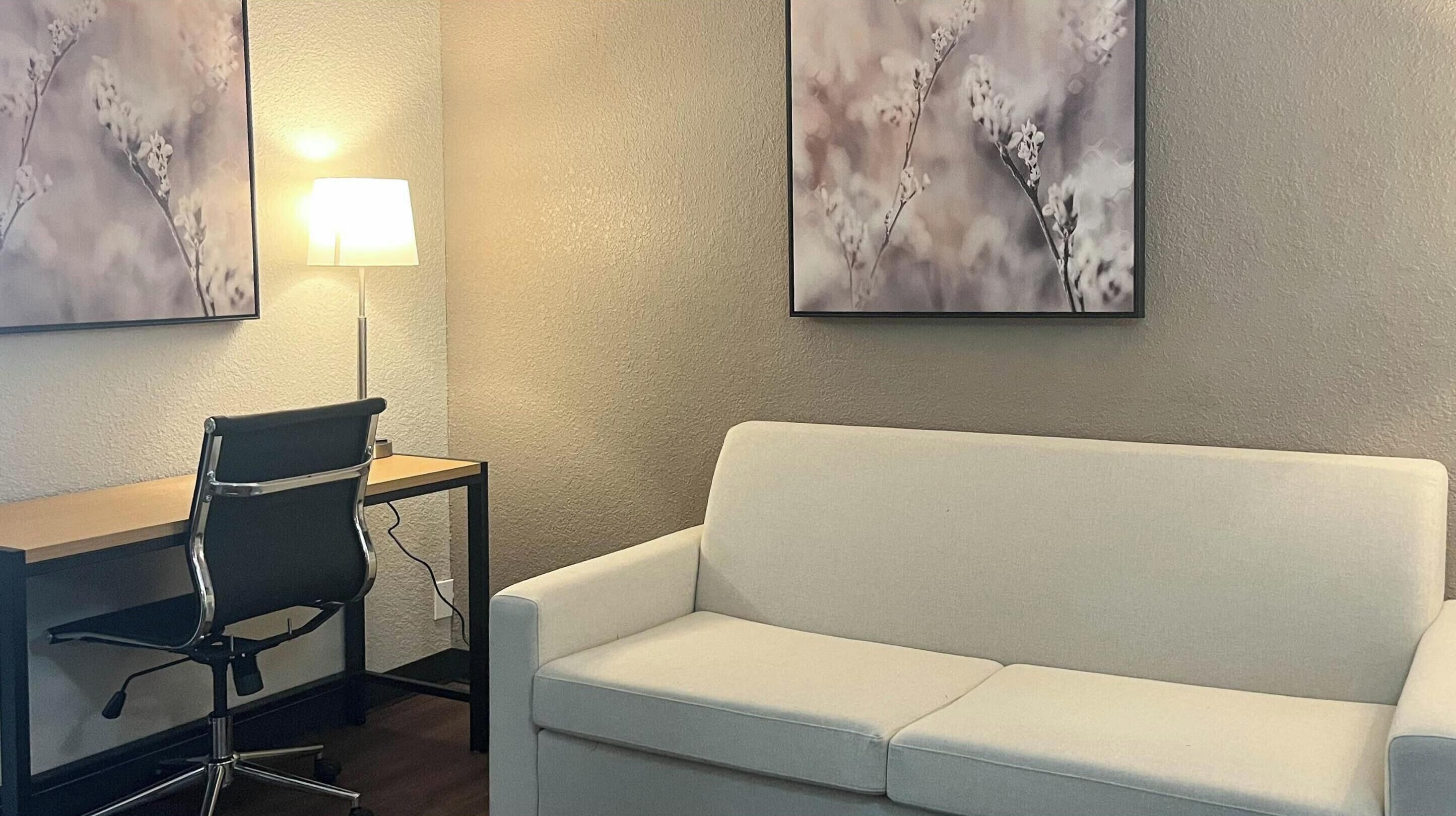 Premium bedding, desk, laptop workspace, WiFi (free)