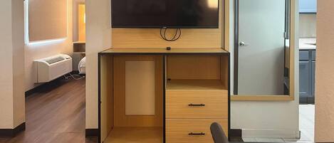 Premium bedding, desk, laptop workspace, WiFi (free)