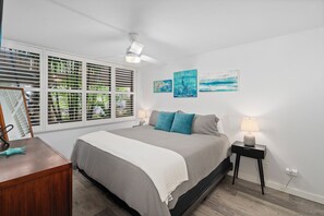 Desk, iron/ironing board, travel cot, free WiFi - Kihei Ground Floor Unit: AC, Steps to Pool & Beach (Kihei)