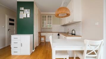 Fridge, oven, stovetop