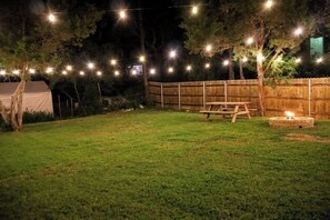 Outdoor dining - Relax & Unwind at Beautiful Canyon Lake - 3 Bedroom Home (Canyon Lake)