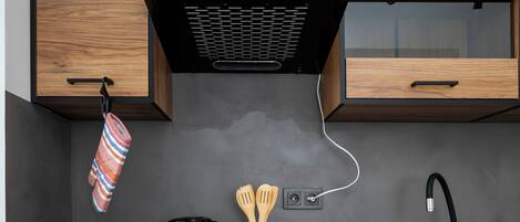 Fridge, microwave, stovetop, dishwasher