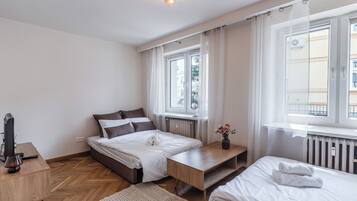 1 dormitorio, tabla de planchar con plancha, wifi y ropa de cama