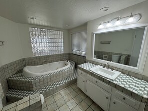 Bathroom - Luxury Temecula Estate Near Wine Country (Temecula)