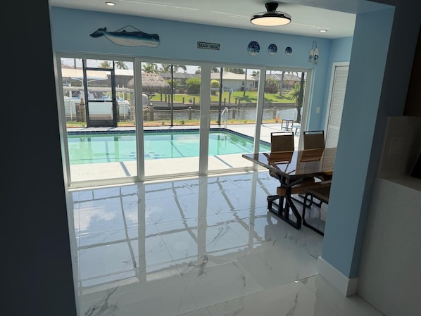 Pool - Renovated house with a pool, access to the gulf, and a boat lift (Cape Coral)