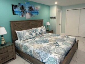 3 bedrooms, WiFi, bed sheets - Renovated house with a pool, access to the gulf, and a boat lift (Cape Coral)