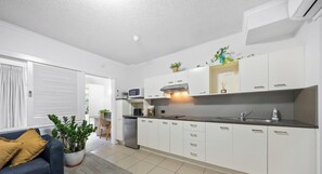 Interior - 1 Brm, Air Con, Parking, Wifi, Walk to City (Kangaroo Point)