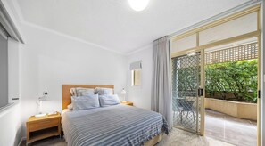 Room - 1 Brm, Air Con, Parking, Wifi, Walk to City (Kangaroo Point)