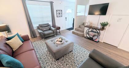 Sleep 6 • East Bernard • Stylish & Pet Friendly •
