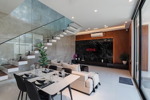 Villa | Dining room - Sky Beach Villa by Betterplace (Canggu)