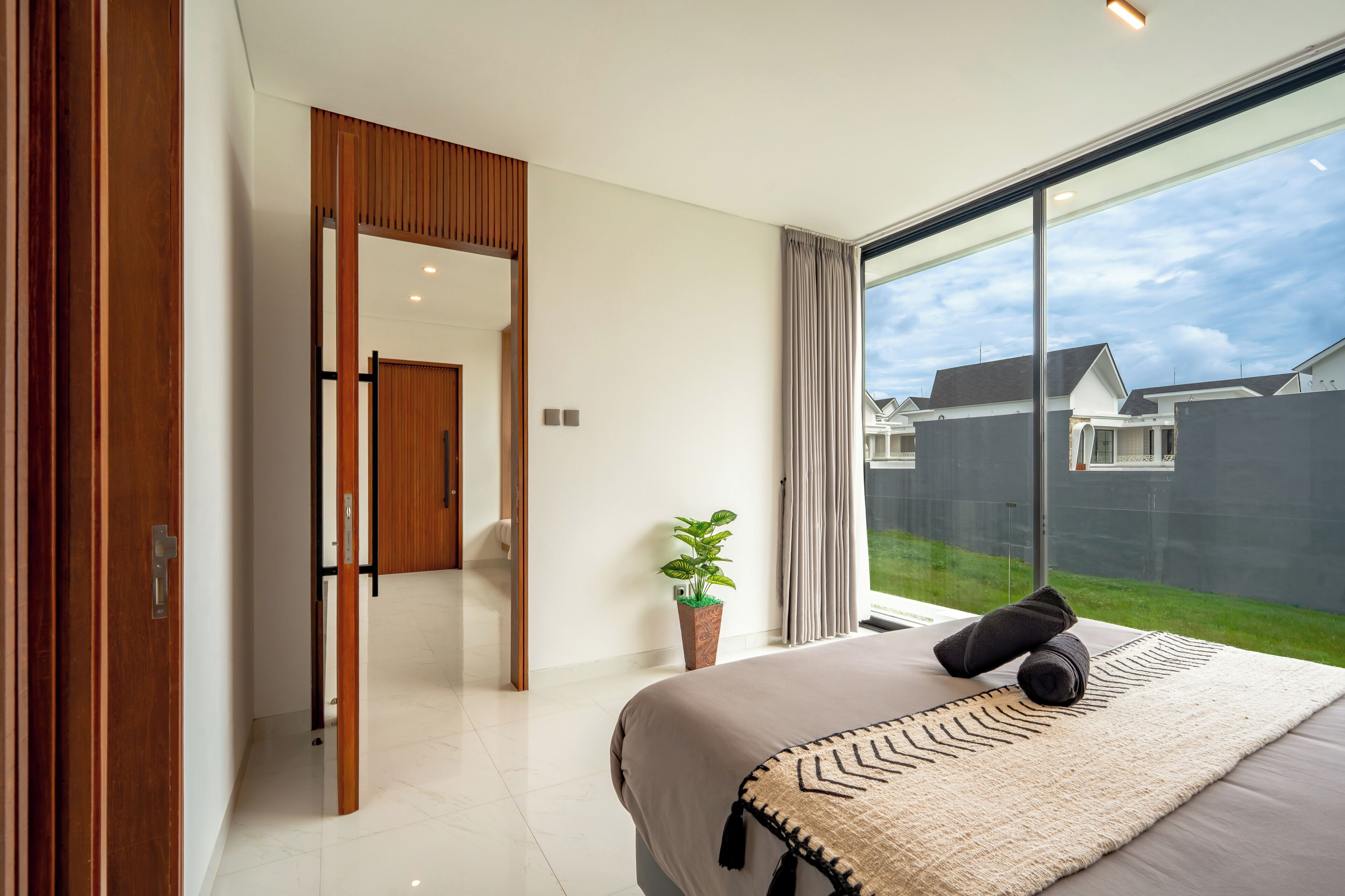 Villa | Ropa de cama de alta calidad y tabla de planchar con plancha 