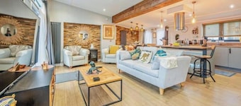 Lodge Sleeps 6 with Indoor Pool & Parking