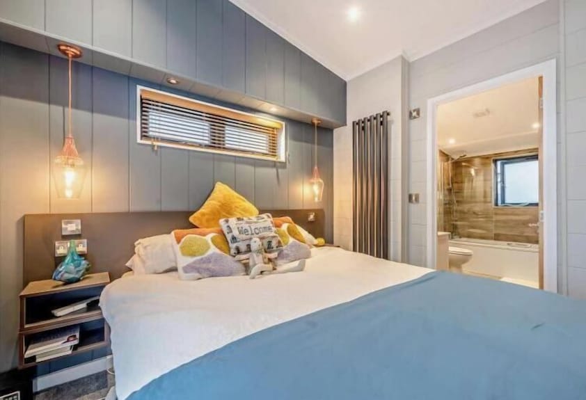 Lodge Sleeps 6 With Indoor Pool & Parking - New Quay