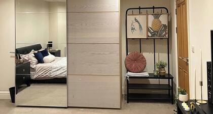 1 Bed Apartment Sleeps 2 - Free Parking on Request