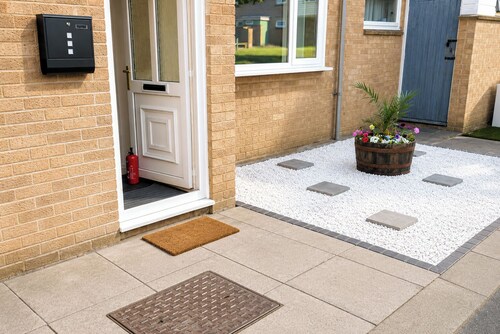 Tranquil 4 Bed Mid terrace in Corby