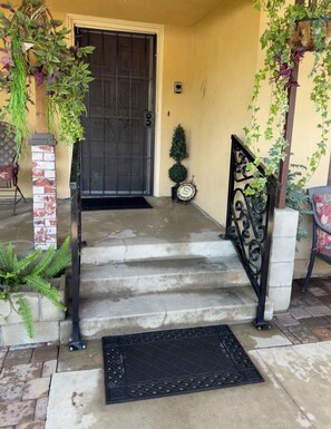 Exterior detail - Private guest house (Bakersfield)