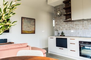 A modern kitchen with white cabinets, a built-in oven, and a backsplash. - Fiora Estate: Luxury Accomodation in Laggan Village NSW (Laggan)