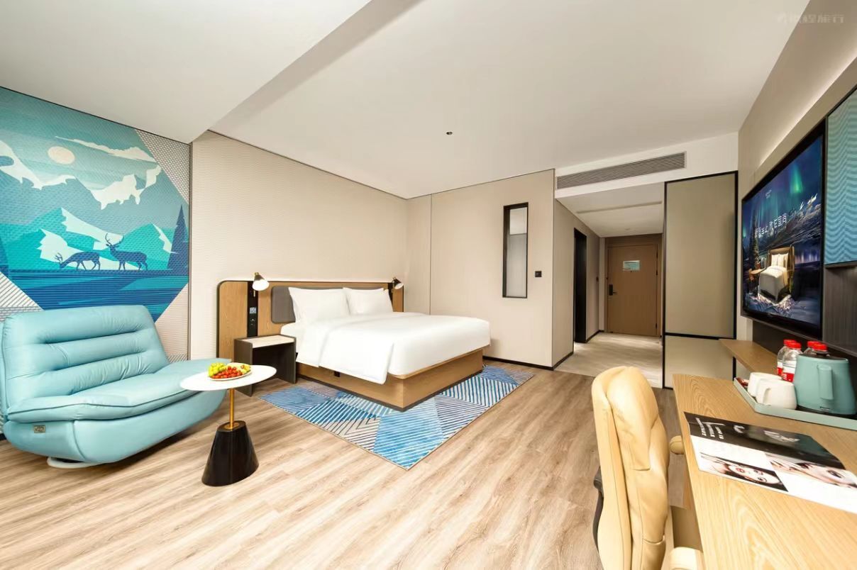 Comfort Double Room, Mountain View | Meja, langsir/tirai gelap terus, kalis bunyi, seterika/papan seterika 